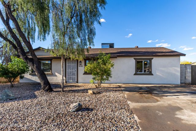 8226 W MEADOWBROOK Avenue, Phoenix, AZ 85033