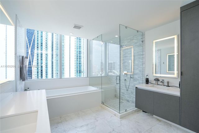 851 NE 1st Ave 2101, Miami, FL 33132