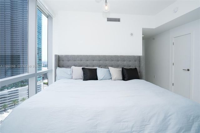 851 NE 1st Ave 2101, Miami, FL 33132