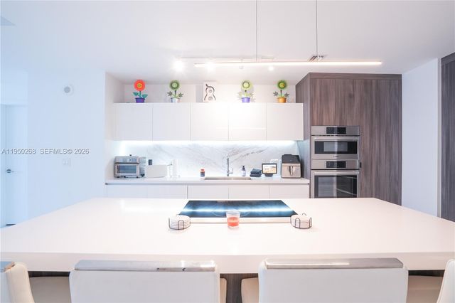 851 NE 1st Ave 2101, Miami, FL 33132