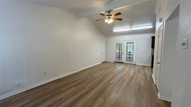 807 Cavalier Drive, Arlington, TX 76017