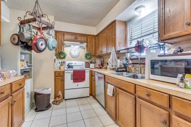 1300 Ray Berglund BLVD, Round Rock, TX 78664