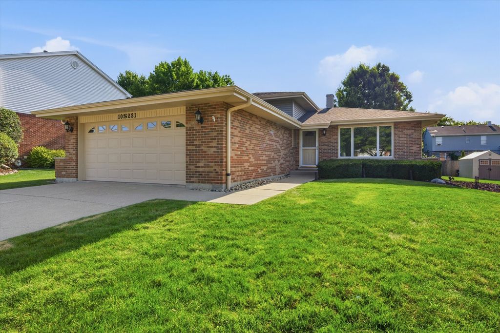 10S221 Suffield Drive, Downers Grove, IL 60516 — exterior