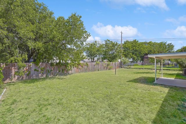 1401 S Stratton Street, Decatur, TX 76234