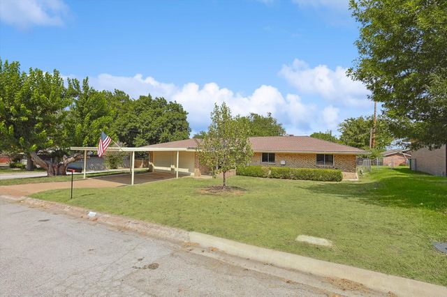 1401 S Stratton Street, Decatur, TX 76234