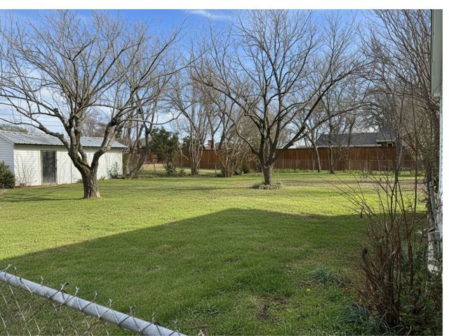 617 E 5th Street, Ferris, TX 75125