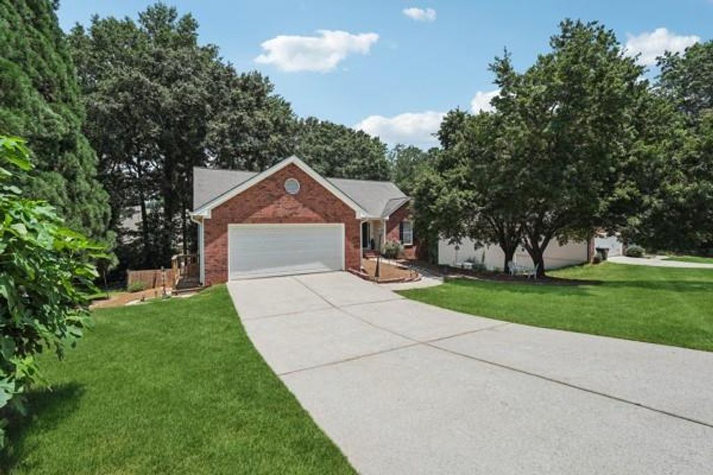 1535 Smoke Hill Drive, Hoschton, GA 30548