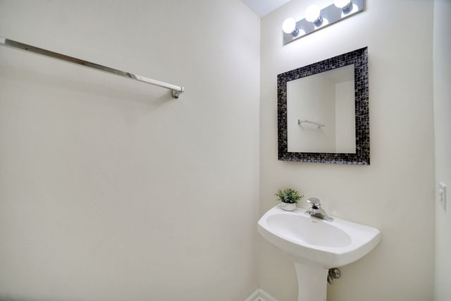 439 Bay Tree Circle, Vernon Hills, IL 60061