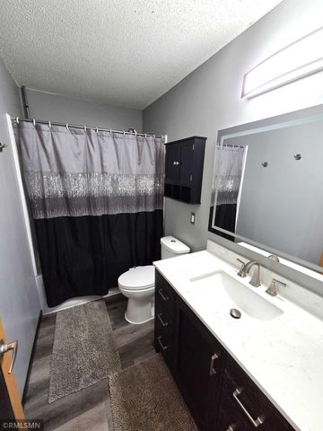 707 4th Avenue SW, Isanti, MN 55040