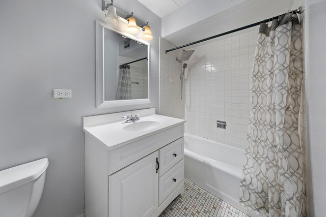 9721 S Cicero Avenue 1C, Oak Lawn, IL 60453