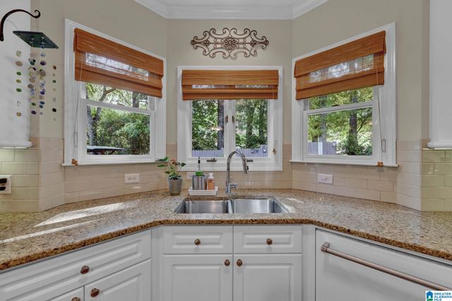 325 ARROWHEAD LANE, Indian Springs Village, AL 35124