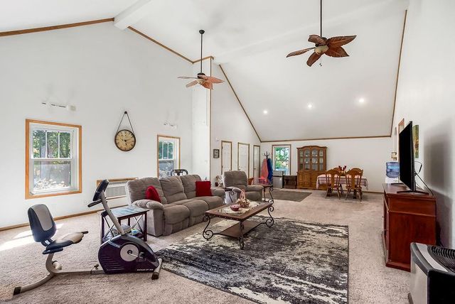 16321 Hildebrandt Road, Leavenworth, KS 66048