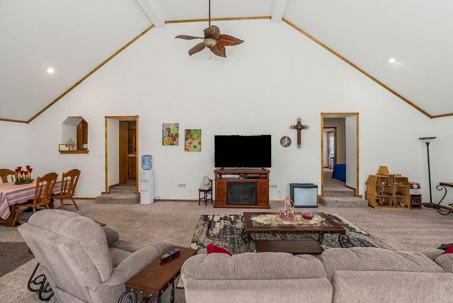 16321 Hildebrandt Road, Leavenworth, KS 66048