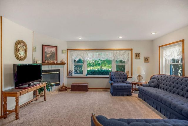 16321 Hildebrandt Road, Leavenworth, KS 66048