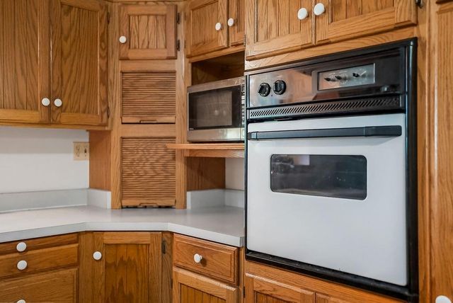 16321 Hildebrandt Road, Leavenworth, KS 66048