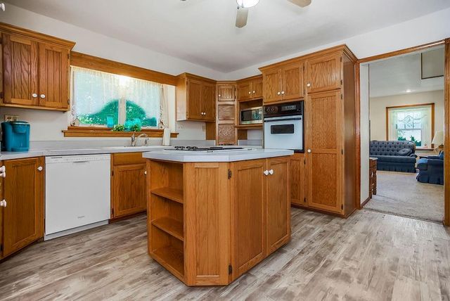 16321 Hildebrandt Road, Leavenworth, KS 66048