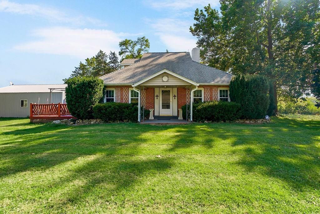 16321 Hildebrandt Road, Leavenworth, KS 66048