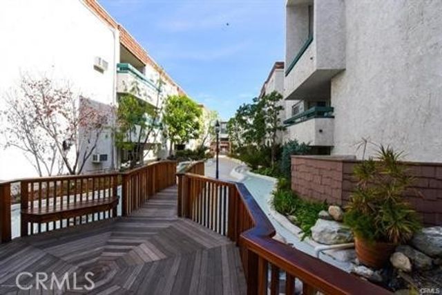360 S Euclid 122, Pasadena, CA 91101
