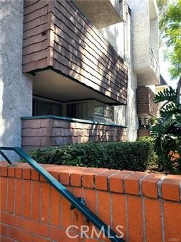 360 S Euclid 122, Pasadena, CA 91101