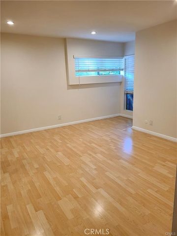 360 S Euclid 122, Pasadena, CA 91101