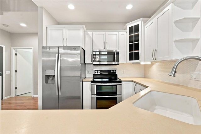 27 Windswept Way, Fitchburg, WI 53719