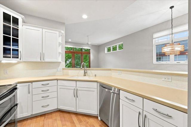 27 Windswept Way, Fitchburg, WI 53719
