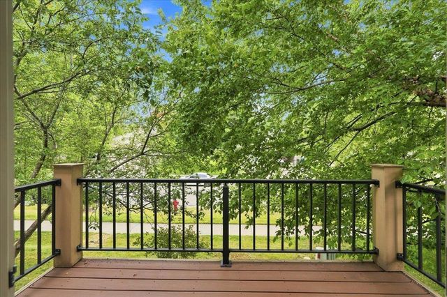 27 Windswept Way, Fitchburg, WI 53719