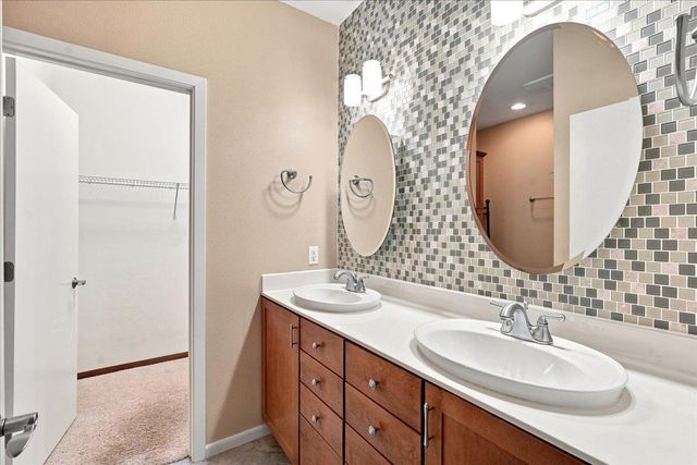 27 Windswept Way, Fitchburg, WI 53719