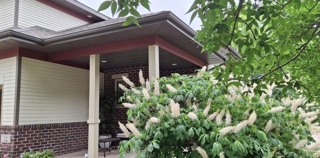 27 Windswept Way, Fitchburg, WI 53719