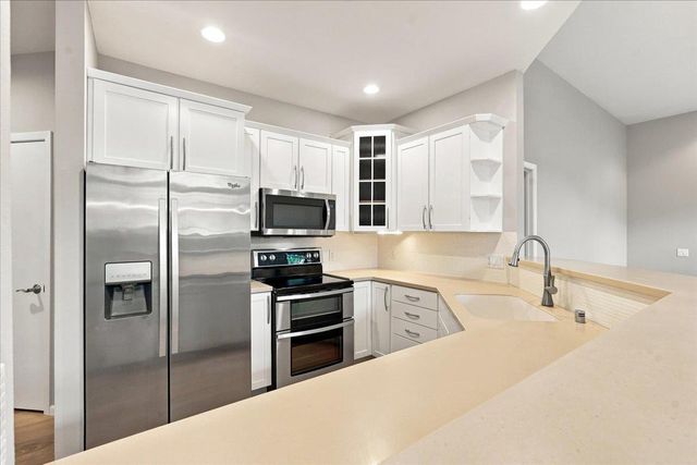 27 Windswept Way, Fitchburg, WI 53719