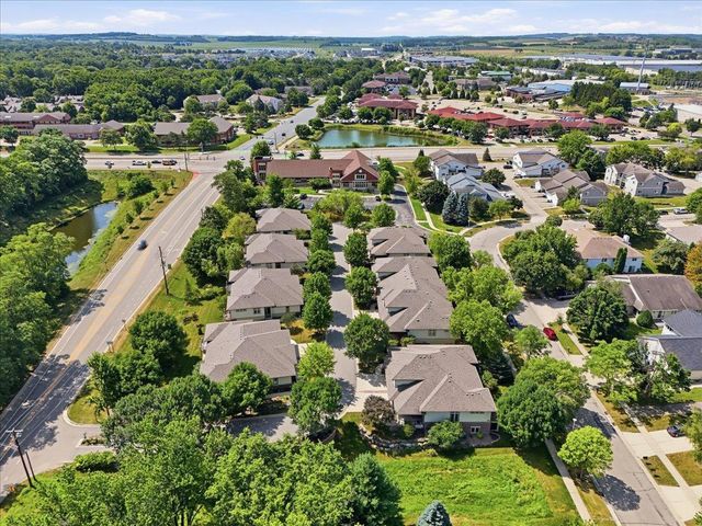 27 Windswept Way, Fitchburg, WI 53719