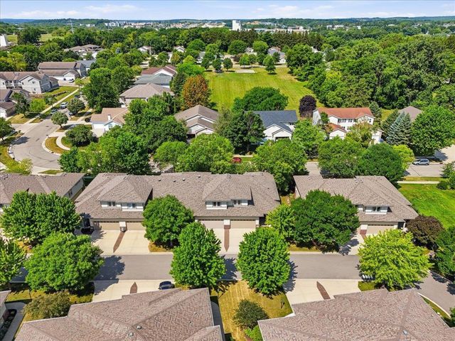 27 Windswept Way, Fitchburg, WI 53719