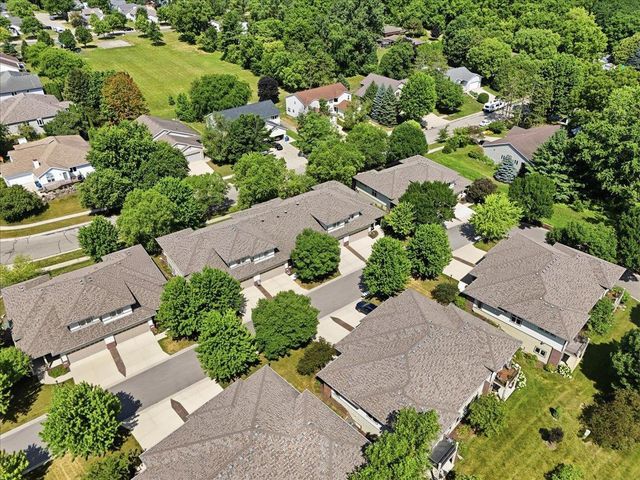 27 Windswept Way, Fitchburg, WI 53719