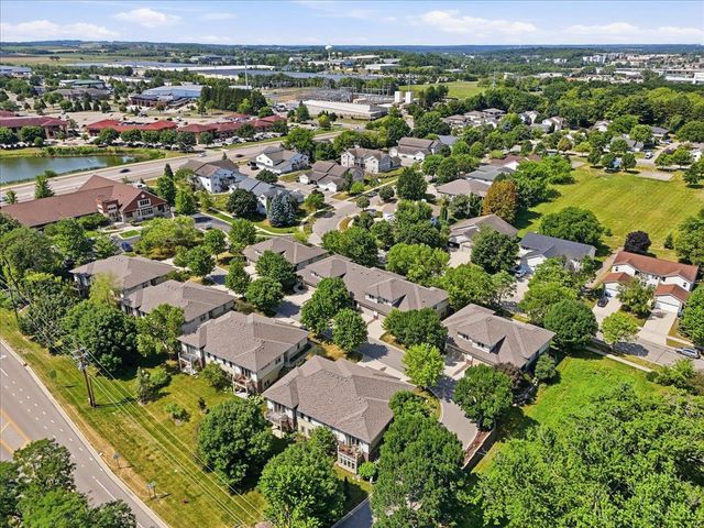 27 Windswept Way, Fitchburg, WI 53719