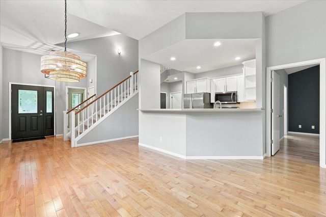 27 Windswept Way, Fitchburg, WI 53719