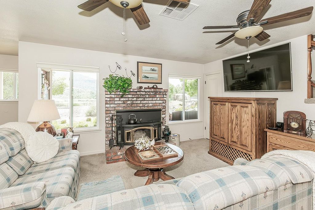 Image 13 of property listing at 26876 Tollhouse Road, Tollhouse, CA 93667