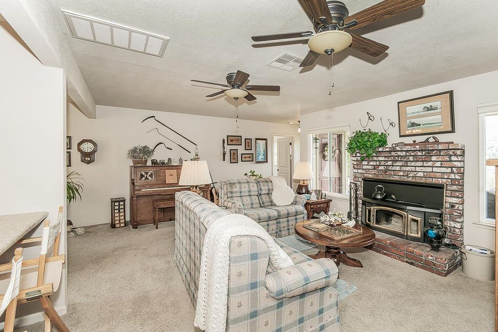 Image 14 of property listing at 26876 Tollhouse Road, Tollhouse, CA 93667