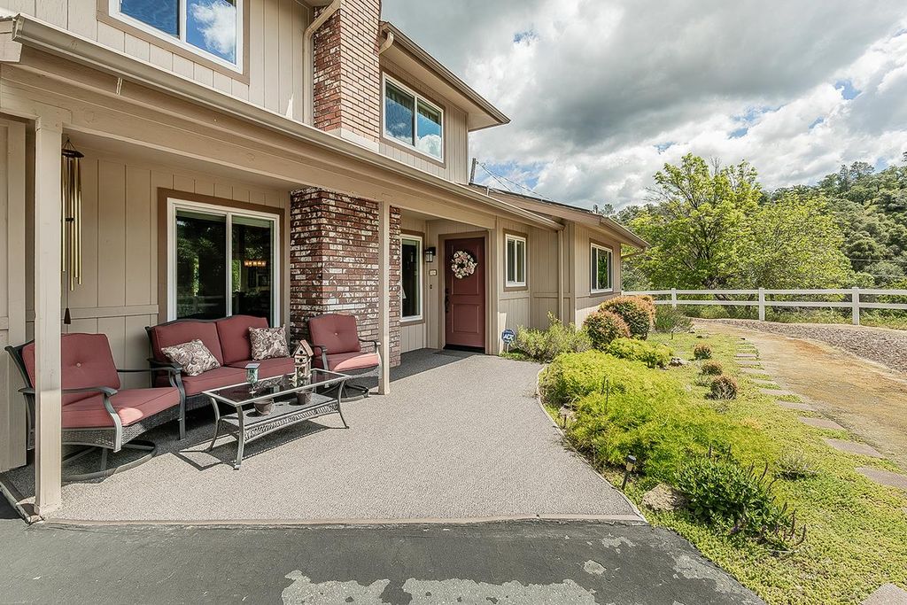 Image 4 of property listing at 26876 Tollhouse Road, Tollhouse, CA 93667