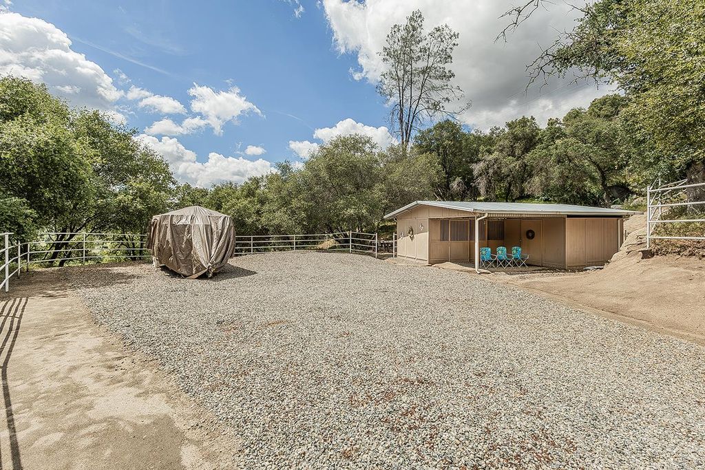 Image 5 of property listing at 26876 Tollhouse Road, Tollhouse, CA 93667
