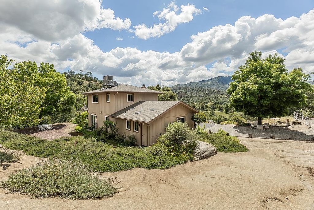 Image 6 of property listing at 26876 Tollhouse Road, Tollhouse, CA 93667