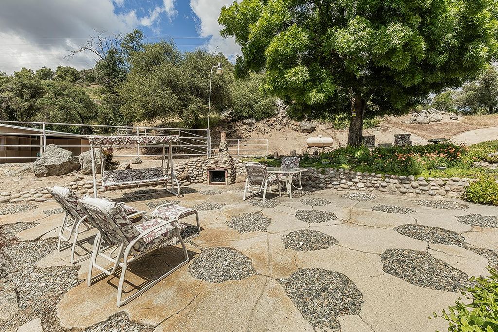 Image 8 of property listing at 26876 Tollhouse Road, Tollhouse, CA 93667