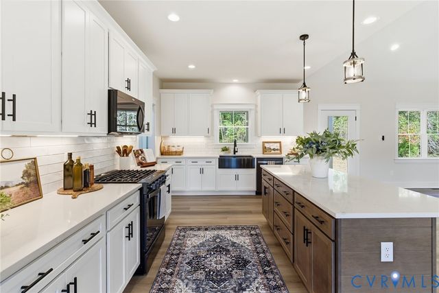 7376 River Rd, Hanover, VA 23069