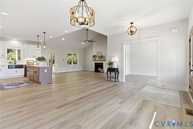 7376 River Rd, Hanover, VA 23069