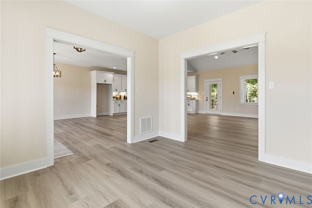 7376 River Rd, Hanover, VA 23069