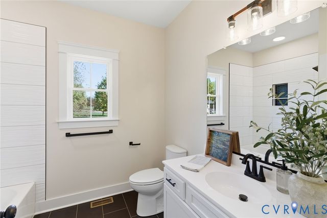 7376 River Rd, Hanover, VA 23069