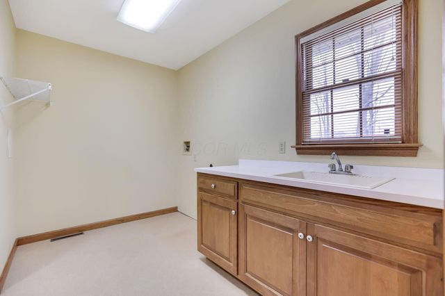 1760 Innisbrook Lane, Zanesville, OH 43701