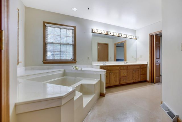 1760 Innisbrook Lane, Zanesville, OH 43701