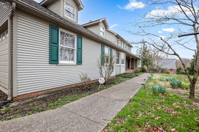 1760 Innisbrook Lane, Zanesville, OH 43701