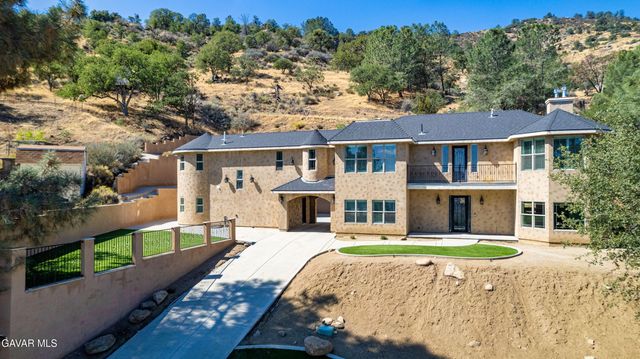 21824 Sunnybrook Drive, Tehachapi, CA 93561