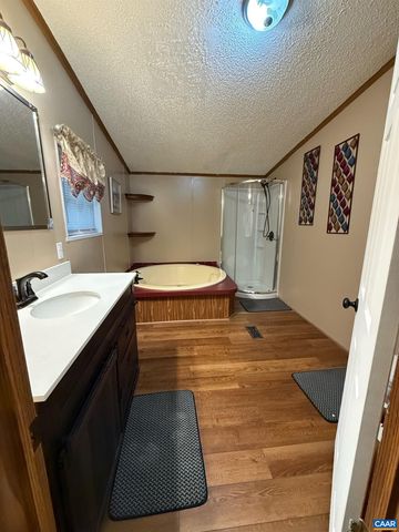 579 GLENMORE RD, Scottsville, VA 24590